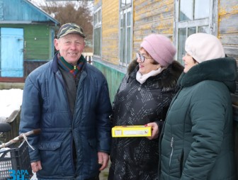 Праздник в каждый дом. Узники Здислав Кушмар и Михаил Кучевский в рамках акции «С Новым годом, ветеран!» принимали поздравления