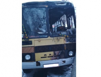 Автобус, перевозивший детей, загорелся прямо на проезжей части в Волковыске