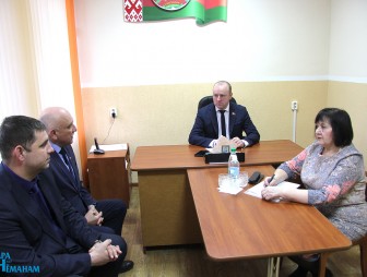 В Дубненском сельсовете провёл приём граждан депутат Палаты представителей Национального собрания Республики Беларусь Павел Михалюк