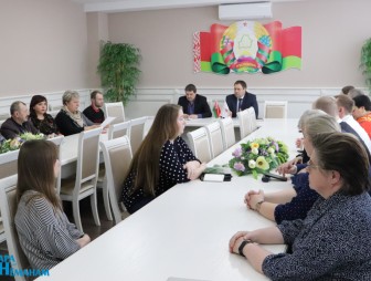 На диалоговой площадке на ОАО «Мостовдрев» обсудили проект программы Белорусской политической партии «Белая Русь»