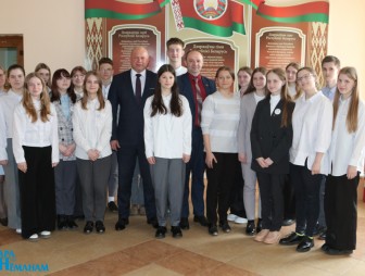 Председатель Мостовского райисполкома Андрей Санько пообщался с учащимися третьей школы в рамках проекта «ШАГ»
