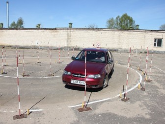 В Беларуси планируют включить в школьную программу обучение вождению