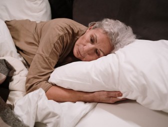 Почему пожилым людям нужно больше спать?