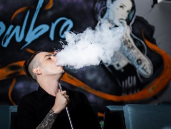 Каждый шестой подросток в Беларуси курит вейпы. Когда чаще всего появляется вредная привычка