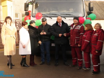 Передвижной ФАП и машина скорой медицинской помощи – такие новогодние подарки получило здравоохранение Мостовщины
