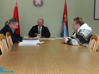 Председатель Мостовского райисполкома Андрей Санько провёл приём граждан