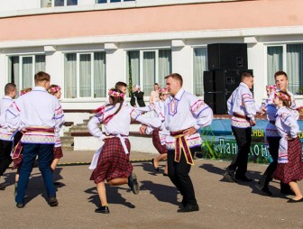 Танцы, арт-пикник и флешмоб ждут гостей на празднике кадрили в Мостовском районе