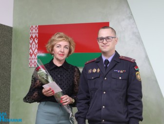 В Мостовском РОВД наградили гражданку за предотвращение тяжких преступлений
