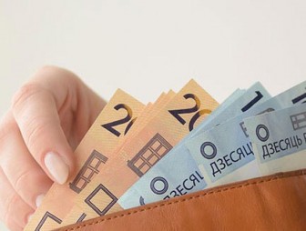 Средняя зарплата в Беларуси в апреле составила Br2182,5