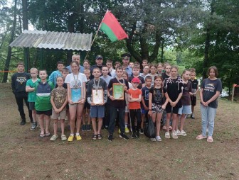 День с Мостовским РОВД провели воспитанники детских оздоровительных лагерей