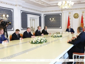 Работа с людьми, уборочная и выборы. Лукашенко обозначил ключевые задачи для местной вертикали