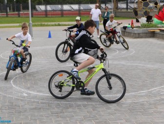 Велокарнавал и виртуозы на двух колёсах: фестиваль VIVA РОВАР собрал самых активных любителей активного отдыха в Мостах