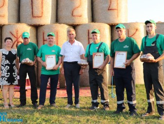 Славім золата хлеба і людзей залатых. У КСУП “Імя Адама Міцкевіча” святкавалі Дажынкі і ўшаноўвалі лепшых хлебаробаў