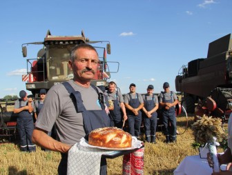 Слаженность в работе, поиск продуктивных сортов и новых методов возделывания культур позволило ЗАО «Гудевичи» стать передовым в регионе