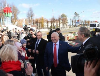 «Есть хлеб - будет мир, будет и песня!»