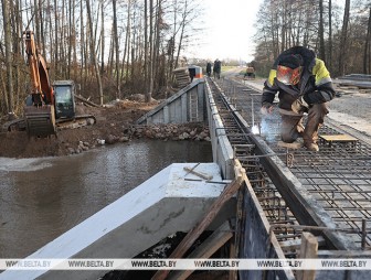 Новый мост в Гродненском районе на месте разрушенного ливнями готов на 65%