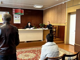 Прокуратурой Мостовского района в двух выездных судебных заседаниях в здании Мостовского сельисполкома поддержано государственное обвинение по факту угрозы убийством, а также истязания