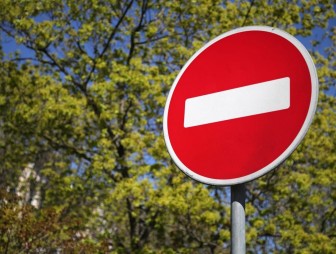 Уважаемые жители и гости города Мосты! В связи с подготовкой и проведением в городе Мосты праздничных мероприятий, будет ограничена стоянка и движение автотранспорта