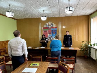 Прокуратурой Мостовского района в выездных судебных заседаниях в здании КСУП «Озеранский» поддержаны предъявленные в интересах данного предприятия 2 исковые заявления о взыскании с виновных должностных лиц ущерба