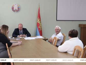 Председатель Мостовского райисполкома Андрей Санько провёл приём граждан