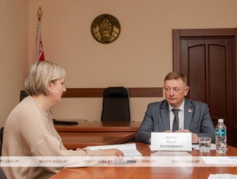 Чтобы чувствовать пульс жизни: с рабочим визитом Мостовщину посетил заместитель Председателя Верховного Суда Республики Беларусь Юрий Кобец