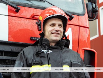 Без лишних слов: «Сухих рукавов!» Как в Мостовском РОЧС проводили на пенсию старшего прапорщика Юрия Ольховика