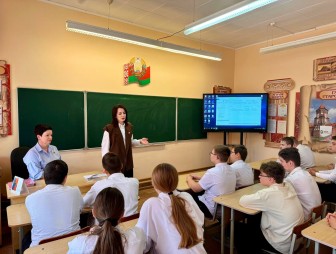 Депутат Палаты представителей Национального собрания Надежда Хальцова встретилась с учащимися мостовской гимназии