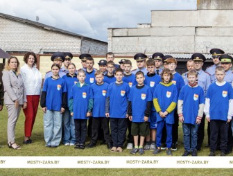 Воспитывая патриотов: в Мостах открыли новую смену лагеря «Новобранец»