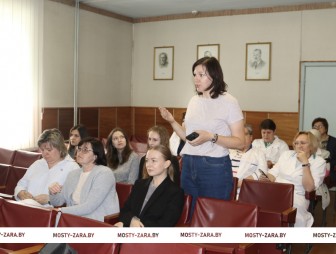 Работники Мостовского райЦГЭ узнали ответы на свои вопросы после единого дня информирования