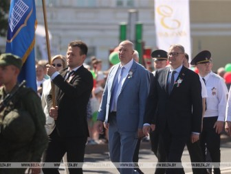 Более 2 тыс. человек прошли по центру Гродно в 'Шествии поколений'