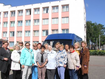 Время помнить! Ветераны педагогического труда познакомились с достопримечательностями Мостовщины