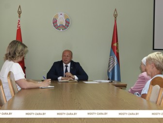 Председатель Мостовского райисполкома Андрей Санько провёл приём граждан