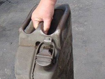 В Мостовском районе тракторист несколько месяцев сливал топливо. Его действиям дана правовая оценка