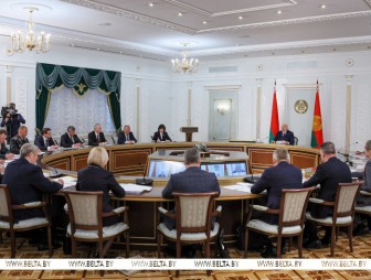 'Нельзя, чтобы уборочная проходила в небрежном режиме'. Вот какие вопросы обозначил перед аграриями Лукашенко