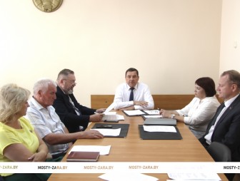 Всегда необходимо думать об интересах людей. Об этом заявил председатель Мостовского Совета депутатов Валерий Табала