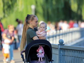 Размер пособий по уходу за ребенком в возрасте до 3 лет увеличится в Беларуси с 1 августа