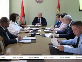 В Мостовском райисполкоме рассмотрели вопрос о соблюдении требований законодательства при осуществлении торговой деятельности