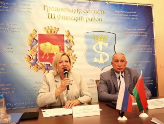 В Щучине проходит Пресс-конференция с журналистами российских СМИ, которые вчера посещали Мостовщину.