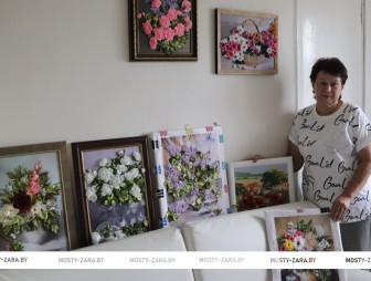 Вдохновение атласных лент жительницы агрогородка Хартица Дубненского сельсовета Татьяны  Апончик (Витко)