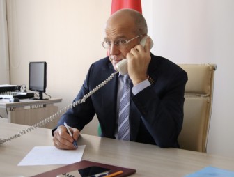 Член Совета Республики В. Байко провёл прямую телефонную линию