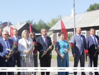 Сражались плечом к плечу!  Участники Съезда малых городов Гродненской и Нижегородской областей почтили память погибших