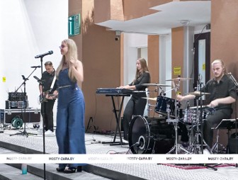 ФОТОФАКТ. Завершил концертную программу гродненский кавер-бэнд Jam