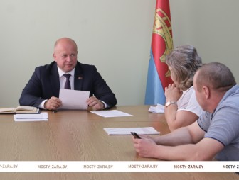 Председатель Мостовского райисполкома Андрей Санько провёл приём граждан