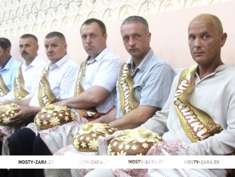 Награды, караваи и… легковые автомобили. В ОАО «Черлёна» праздновали «Дожинки»