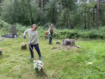Жители д. Мазаново Дубненского сельсовета приводили в порядок местное кладбище