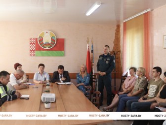 Группа информирования председателя Мостовского районного Совета депутатов Валерия Табала посетила трудовой коллектив ОАО «Черлёна».