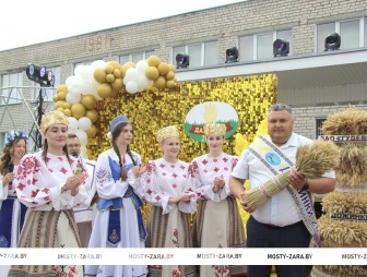 Ёсць хлеб – будзе і песня.У Гудзевічах святкавалі “Дажынкі”