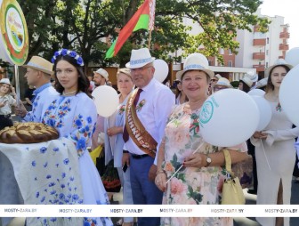 Многие поколения мостовчан трудились, вкладывали свой опыт, знания и умения, свою душу, чтобы любимый город стал уютным, красивым, ухоженным