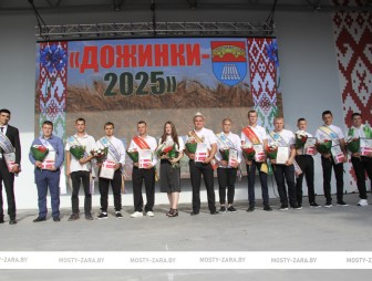 На мостовских «Дожинках» молодые хлеборобы получили награды
