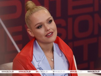 Полет, стеклянная колба, светлячки. Анастасия Кравченко рассказала о своем номере на 'Интервидении'